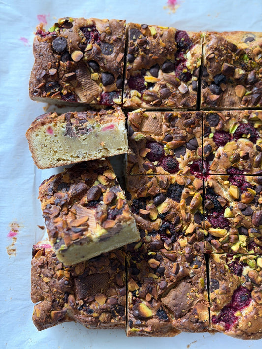 Raspberry pistacho brownies